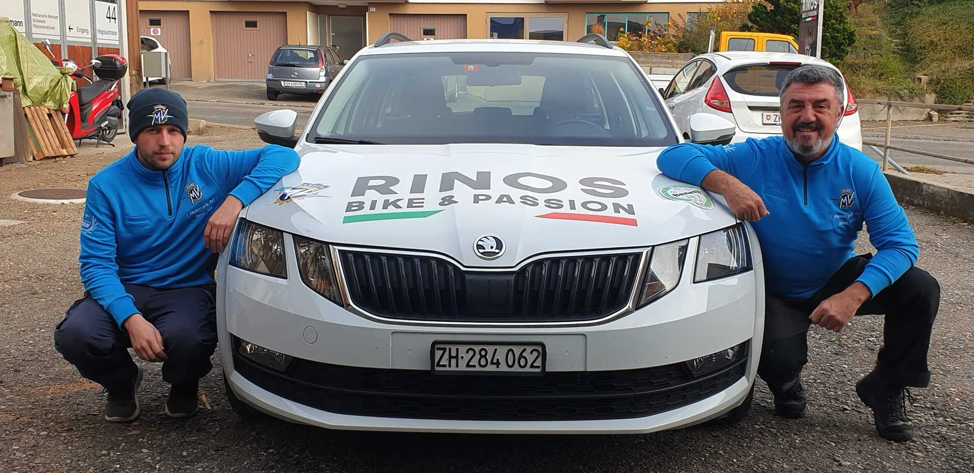 Rinos Bike & Passion Team vor dem Standort in Wangen b. Dübendorf